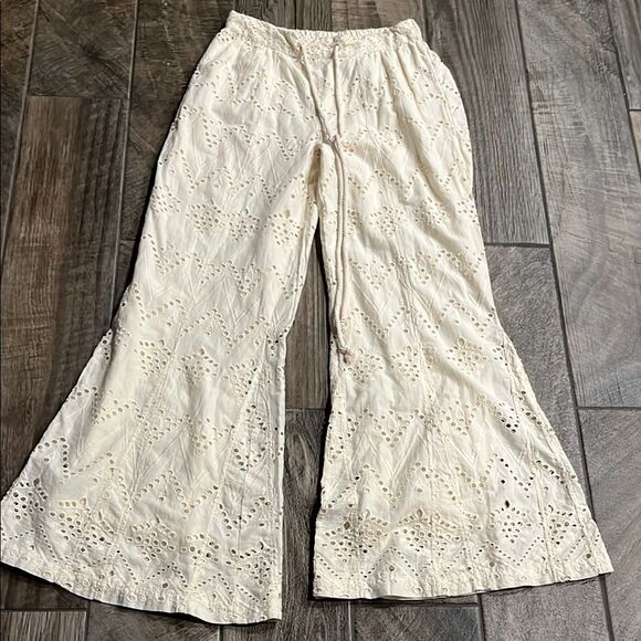 Nwt Free People Cream intricate eyelet design Wide Leg Pants w/drawstring waist. - Picture 4 of 7